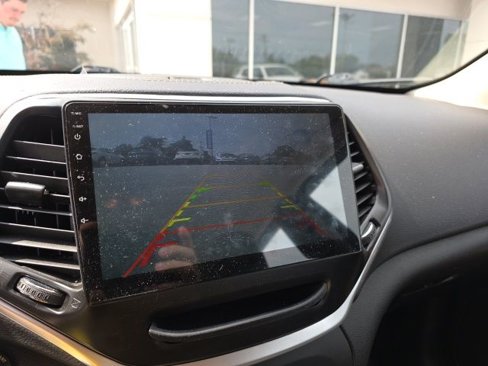 Used 2017 Jeep Cherokee Sport image 13