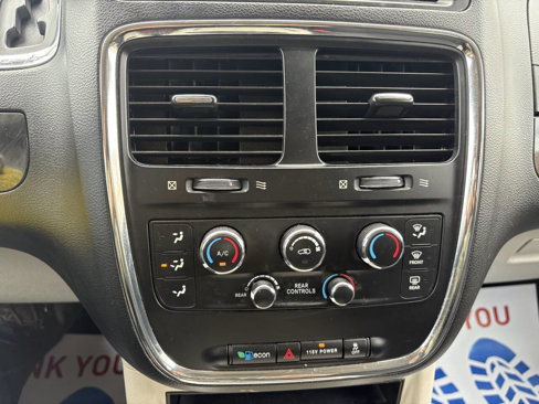 Used 2012 Dodge Grand Caravan SXT image 38