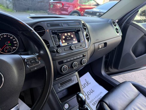 Used 2013 Volkswagen Tiguan S image 8