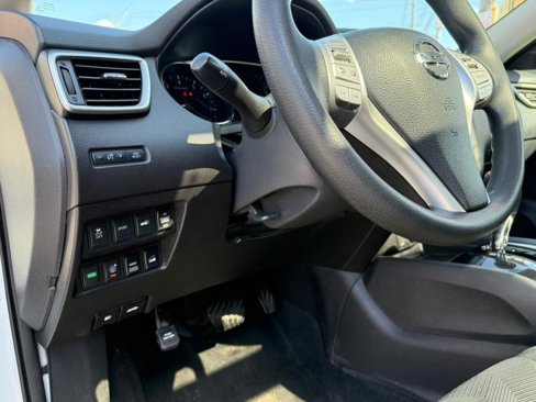 Used 2016 Nissan Rogue SV w/ SV Premium Package image 13