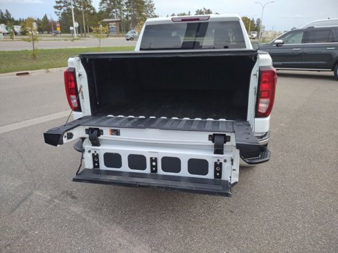 Used 2022 GMC Sierra 1500 SLE image 36
