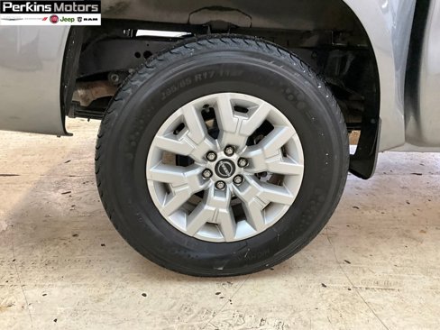 Used 2023 Nissan Frontier SV image 14
