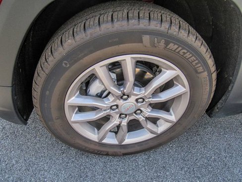 New 2024 GMC Terrain SLT w/ Tech Package image 9