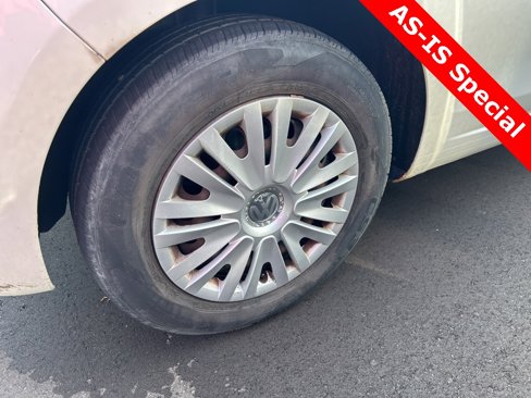 Used 2010 Volkswagen Golf 2-Door image 8