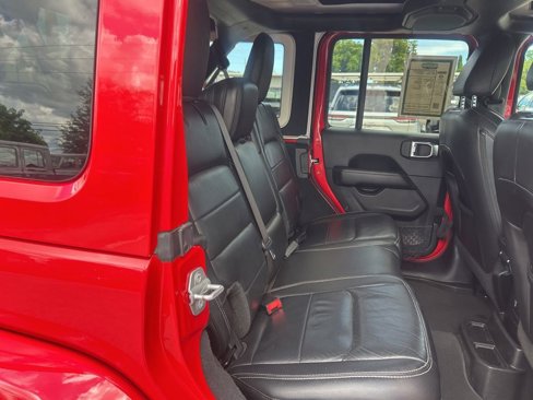 Used 2018 Jeep Wrangler Unlimited Sahara image 28