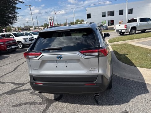 Used 2021 Toyota RAV4 XLE w/ Convenience Package image 8