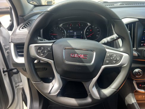 Used 2024 GMC Terrain SLE image 10