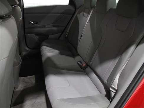 Certified 2023 Hyundai Elantra SE image 17