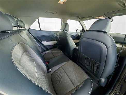 Used 2022 Hyundai Venue Limited image 9