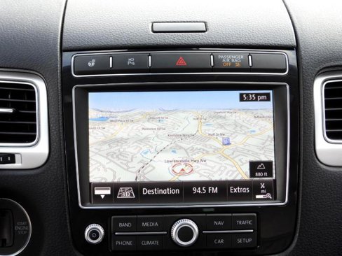 Used 2016 Volkswagen Touareg Sport image 35