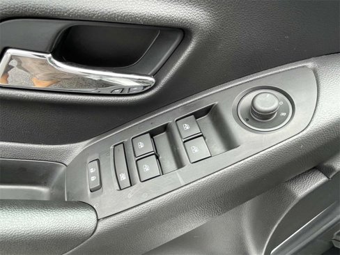 Used 2021 Chevrolet Trax LT w/ Sport Edition image 18