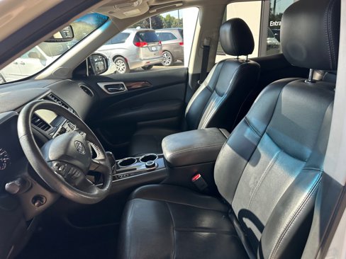 Used 2015 Nissan Pathfinder Platinum w/ Cargo Package image 10