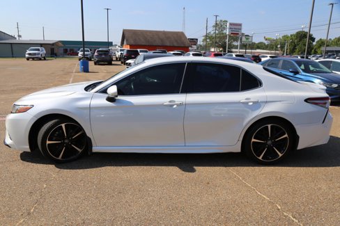 Used 2018 Toyota Camry XSE image 7