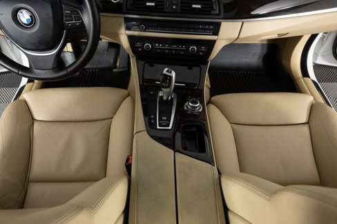 Used 2011 BMW 550i xDrive Sedan image 41