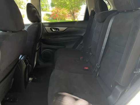 Used 2016 Nissan Rogue SV w/ SV Moonroof Package image 7