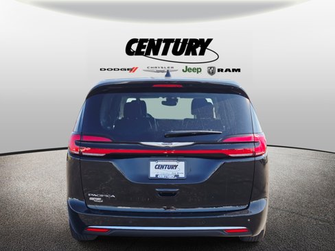 Used 2024 Chrysler Pacifica Touring-L image 5