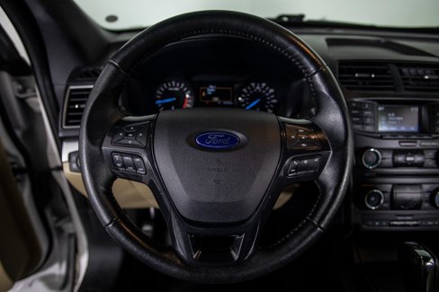 Used 2016 Ford Explorer XLT image 36