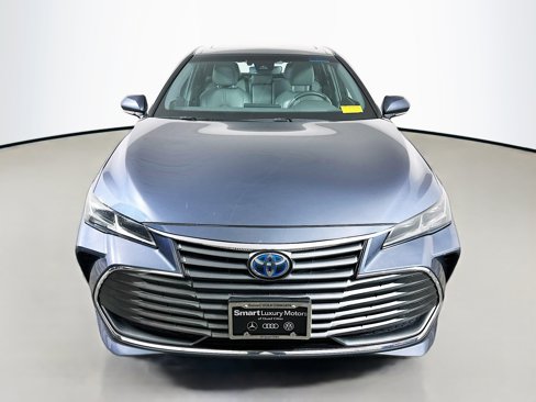 Used 2019 Toyota Avalon Limited image 2