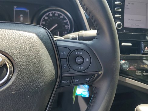 Used 2024 Toyota Camry SE image 25