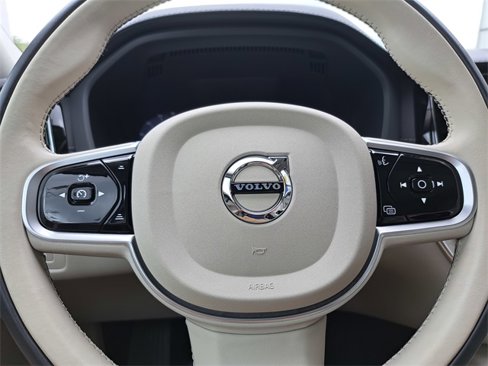 Used 2022 Volvo XC60 B5 Inscription w/ Climate Package image 10