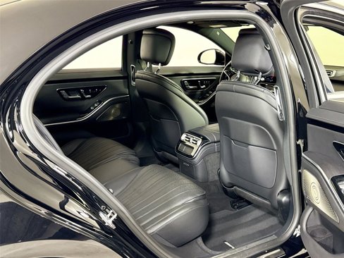 Used 2022 Mercedes-Benz S 500 4MATIC w/ AMG Line Package image 25