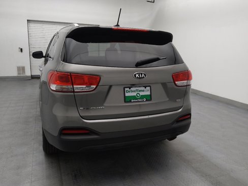 Used 2017 Kia Sorento LX image 6