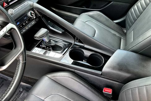 Used 2023 Hyundai Elantra Limited image 16