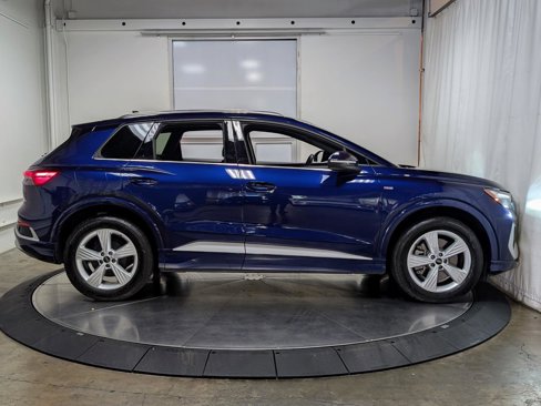 Used 2023 Audi Q4 e-tron Premium image 9