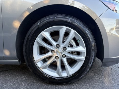Used 2017 Chevrolet Malibu LT image 16