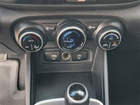 Used 2024 Hyundai Venue SEL image 18