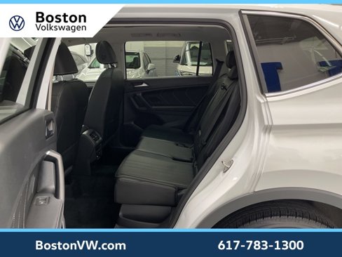 Used 2022 Volkswagen Tiguan SE w/ Panoramic Sunroof Package image 25
