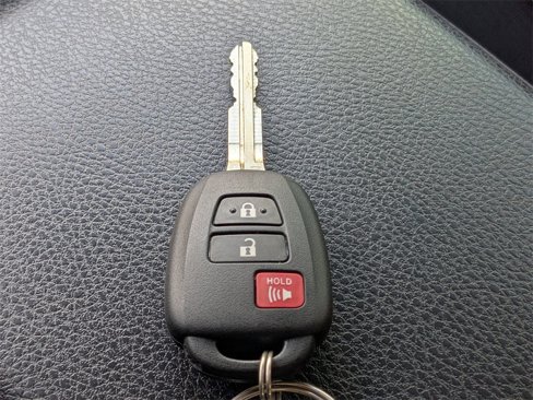 Used 2018 Toyota RAV4 LE image 33