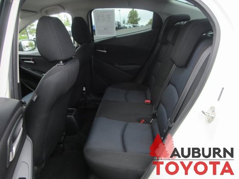 Used 2019 Toyota Yaris L image 17