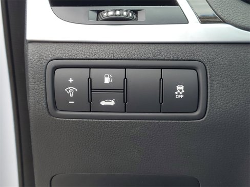 Used 2015 Hyundai Genesis 3.8 image 13