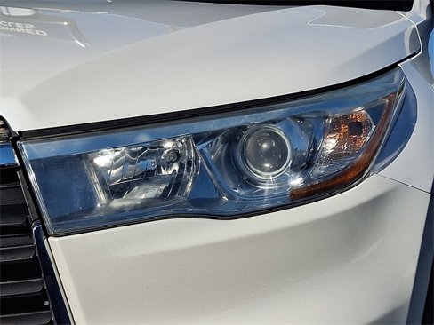 Used 2016 Toyota Highlander Limited image 9