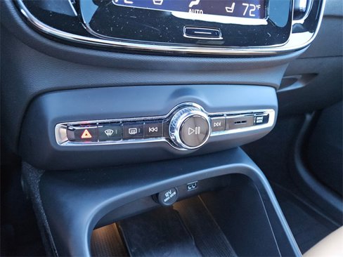 Used 2019 Volvo XC40 T5 Inscription image 24