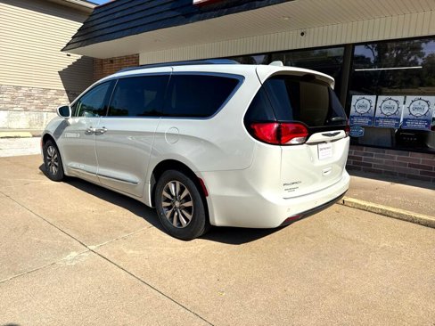Used 2019 Chrysler Pacifica Touring-L Plus image 3