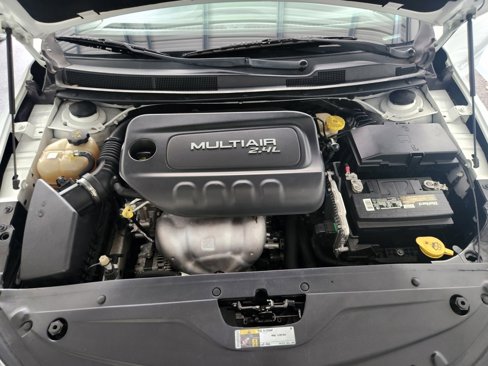 Used 2017 Chrysler 200 Limited Platinum image 44