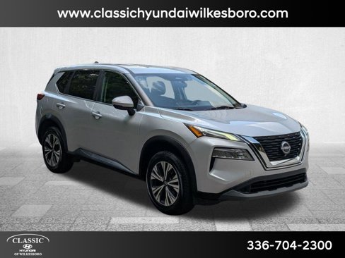 Used 2022 Nissan Rogue SV image 3