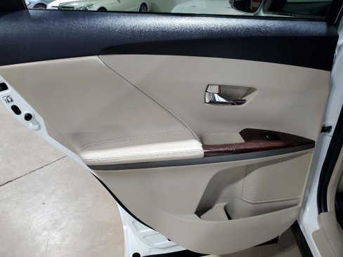 Used 2013 Toyota Venza XLE image 23