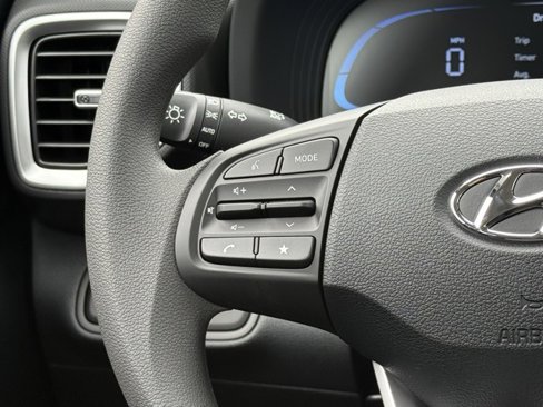 New 2025 Hyundai Venue SE image 18