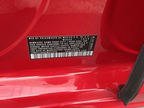 Used 2015 Volkswagen GTI SE image 32