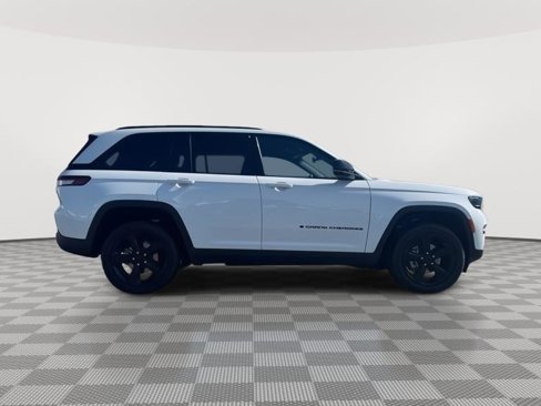 New 2025 Jeep Grand Cherokee Altitude image 6