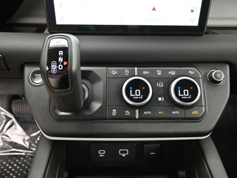 Used 2024 Land Rover Defender 110 S image 20