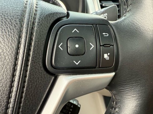 Used 2015 Toyota Highlander XLE image 25