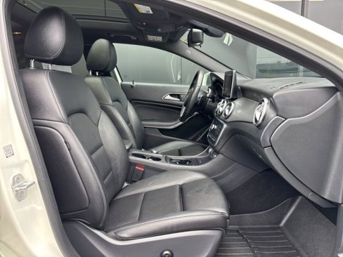Used 2017 Mercedes-Benz GLA 250 4MATIC image 32