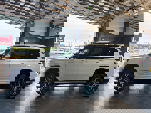 New 2025 Jeep Grand Cherokee L Limited image 2