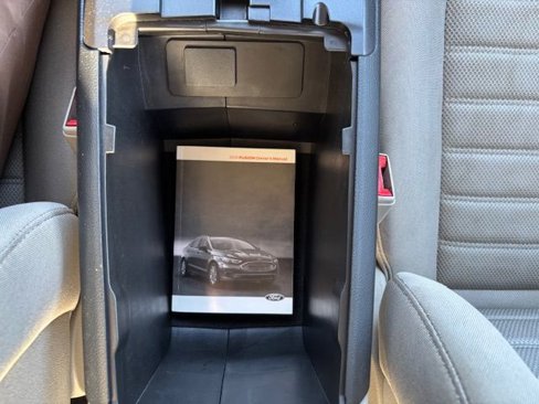 Used 2019 Ford Fusion SE image 16