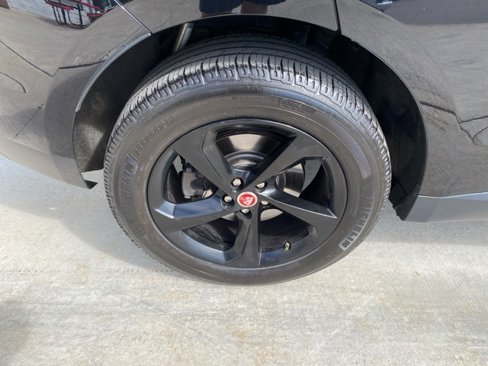 Used 2017 Jaguar F-PACE Premium image 13