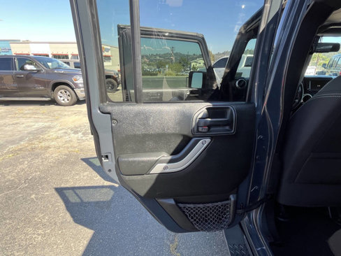 Used 2017 Jeep Wrangler Unlimited Sahara w/ Connectivity Group image 29